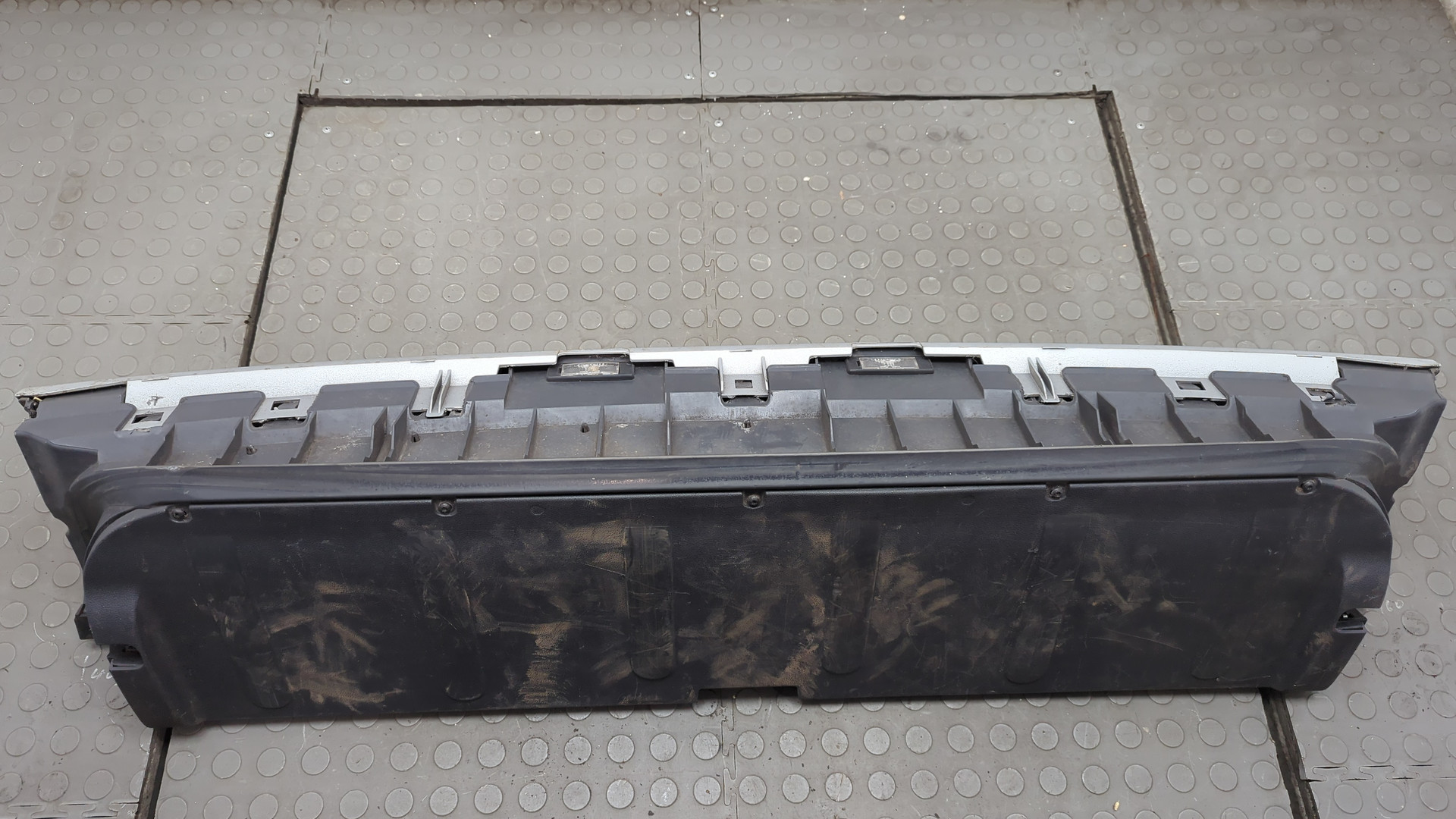 Дверь багажника нижняя (борт)