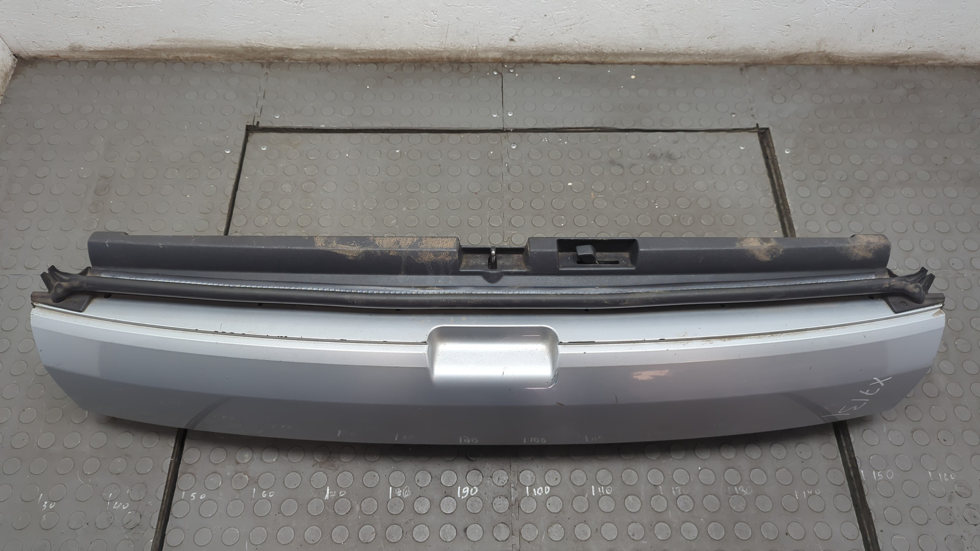 Дверь багажника нижняя (борт)