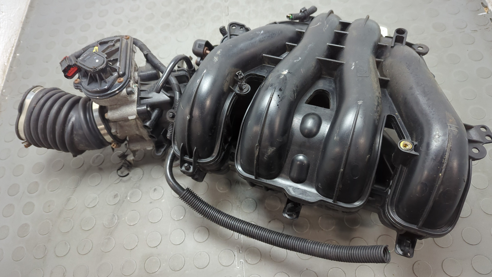 Коллектор впускной