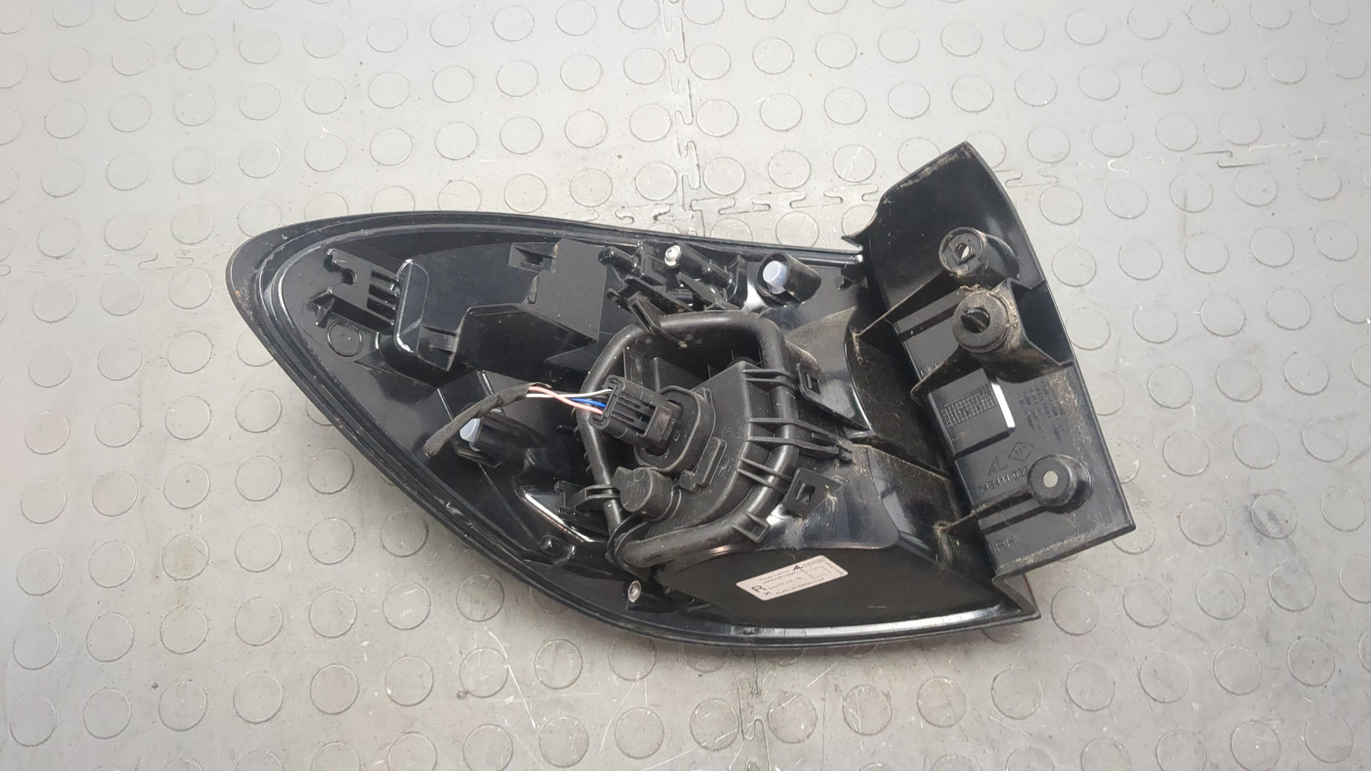 Фонарь задний правый