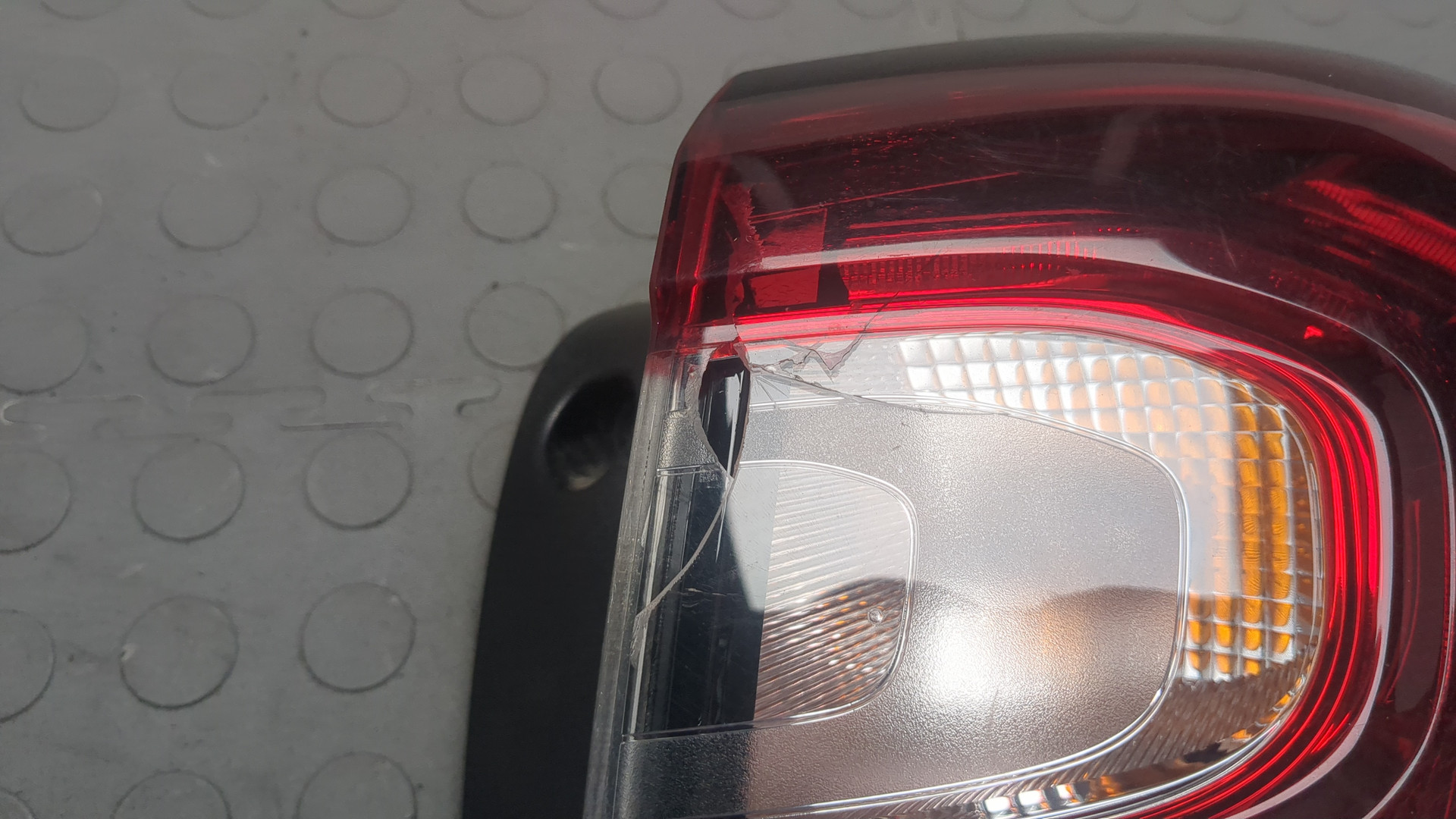 Фонарь задний правый