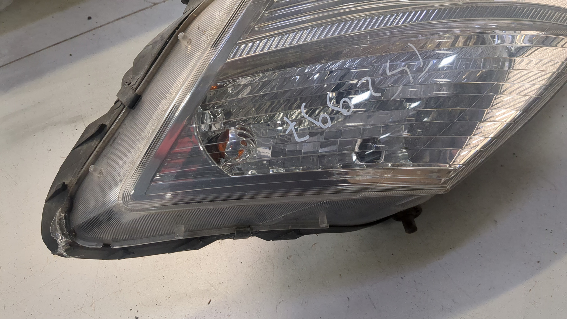 Фара правая