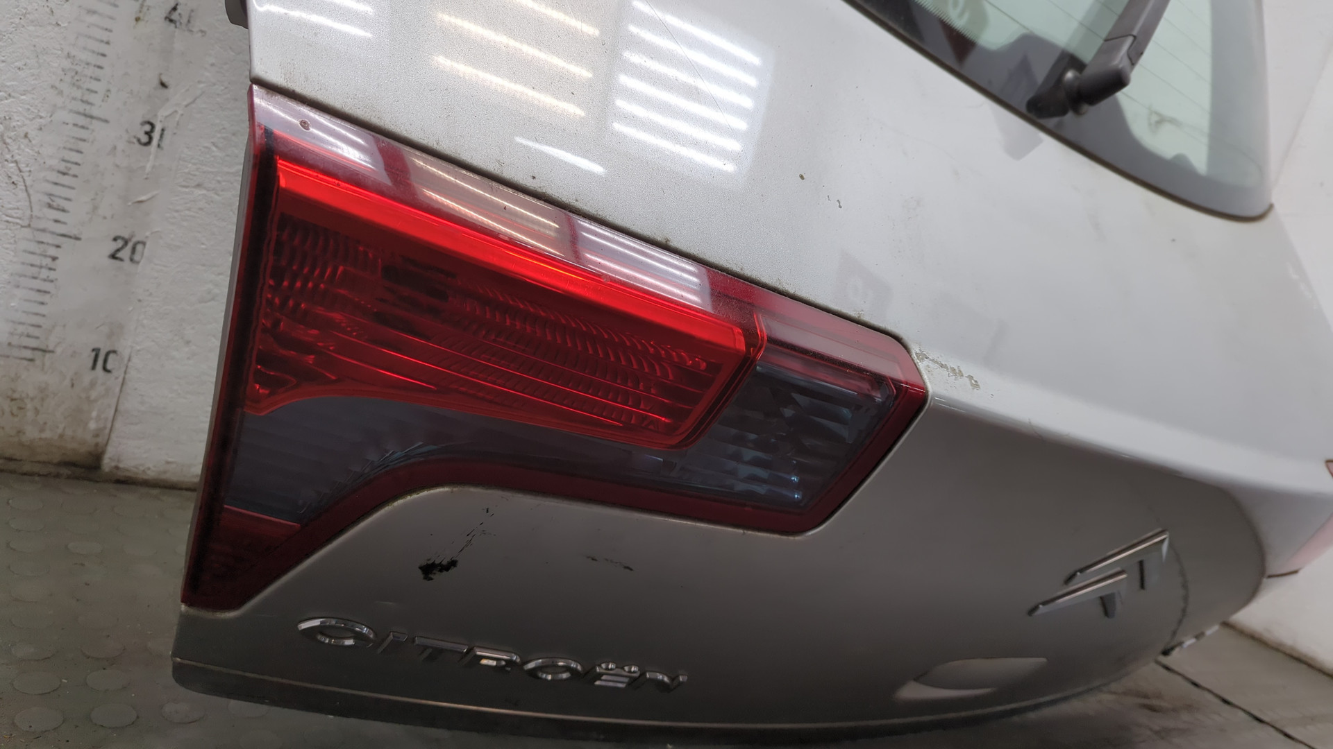 Дверь багажника