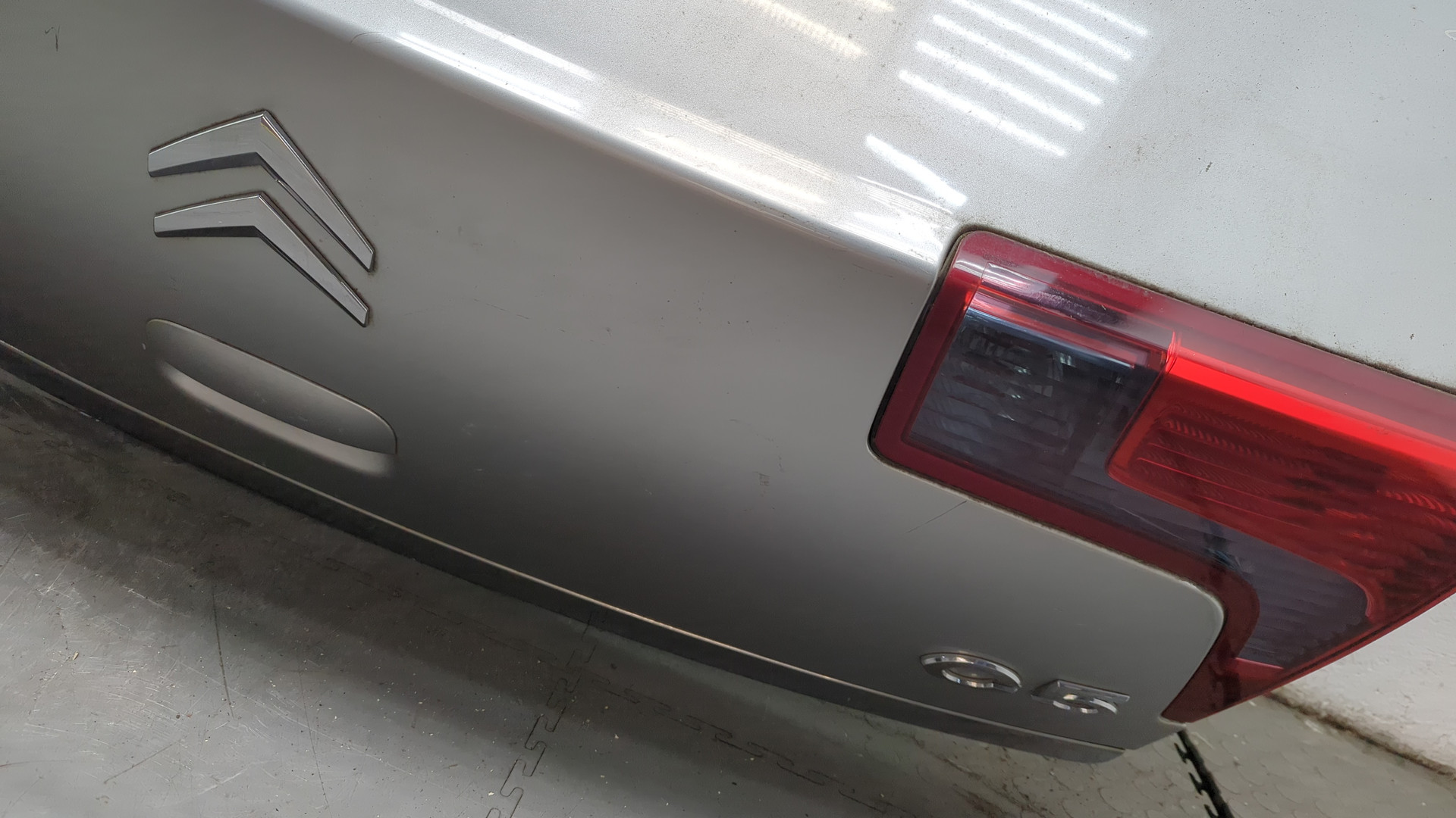 Дверь багажника