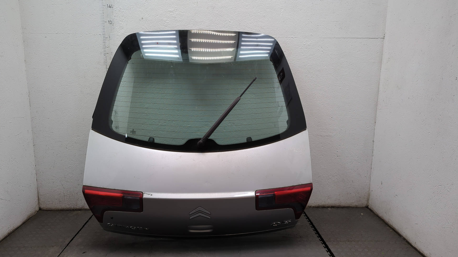 Дверь багажника