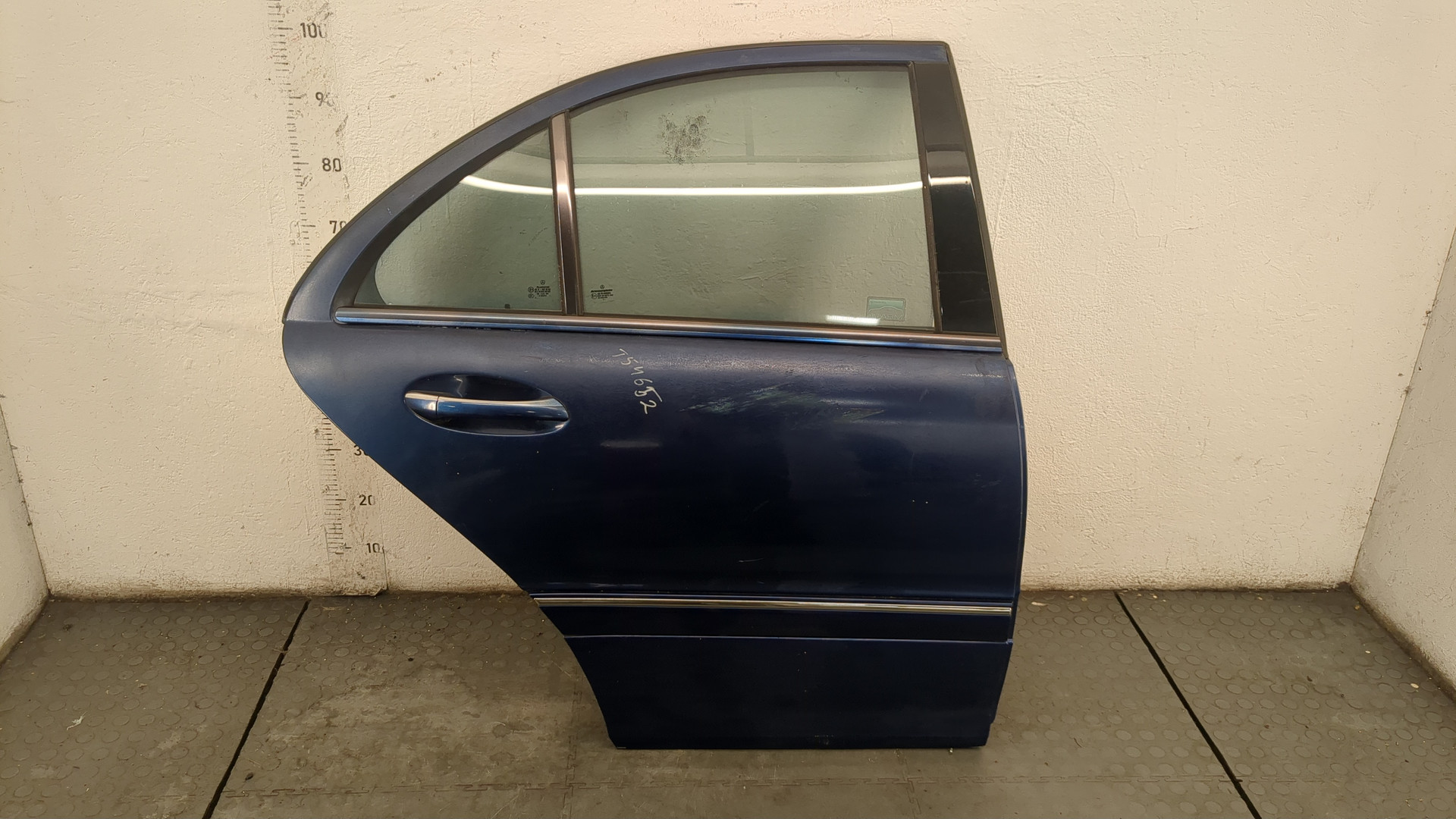 Дверь задняя правая