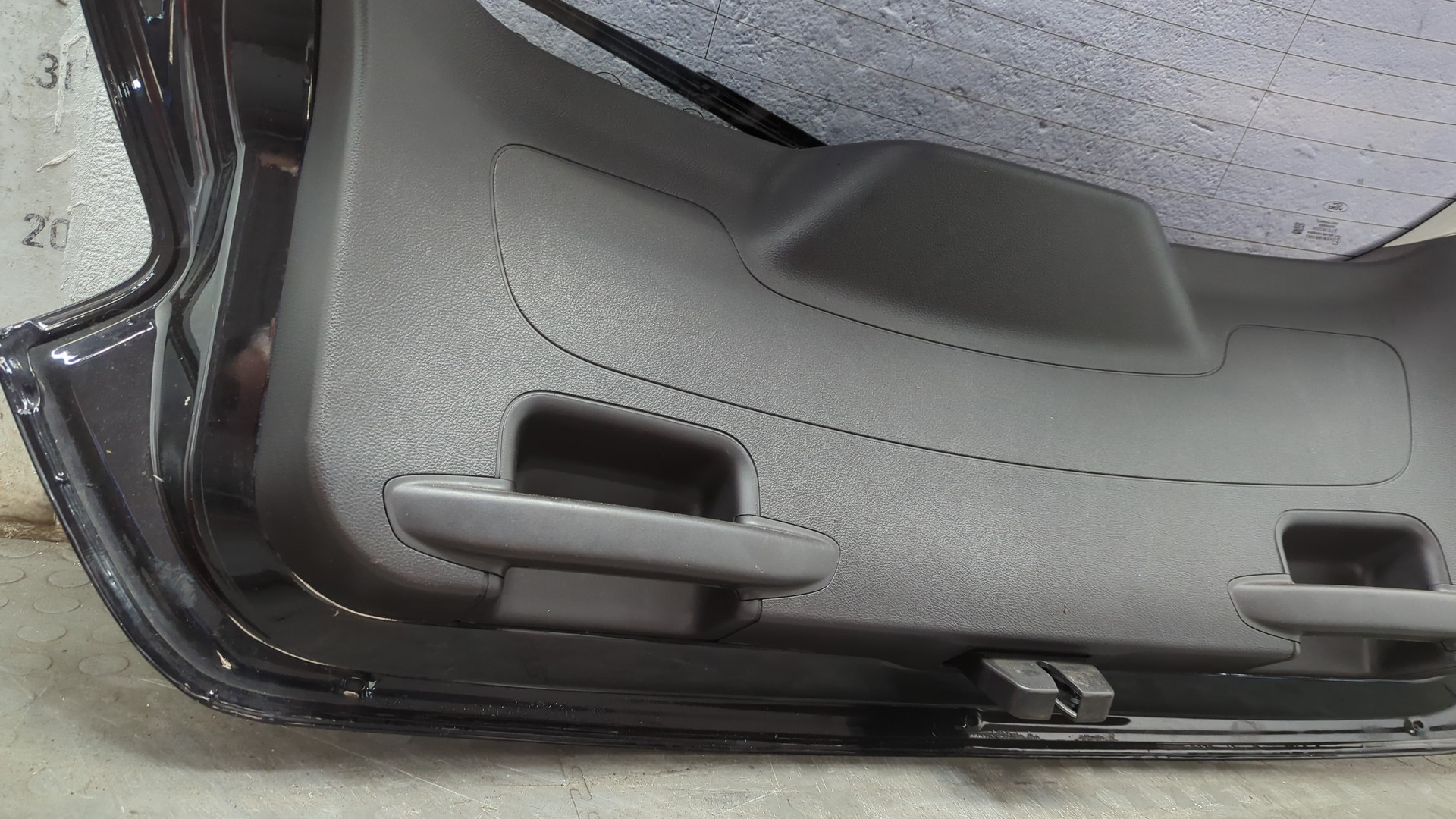 Дверь багажника