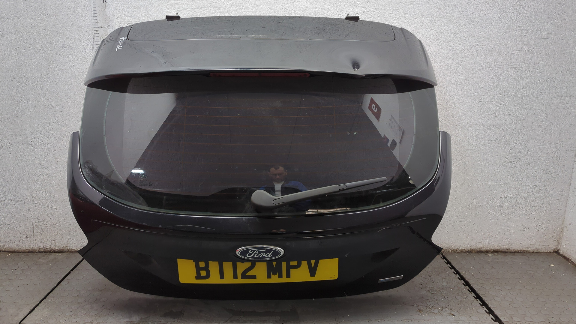 Дверь багажника