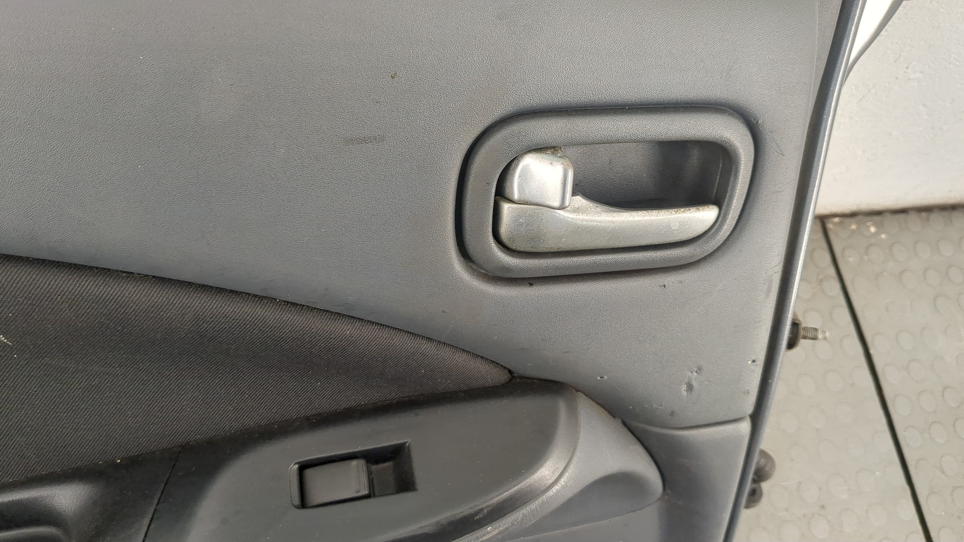 Дверь задняя левая