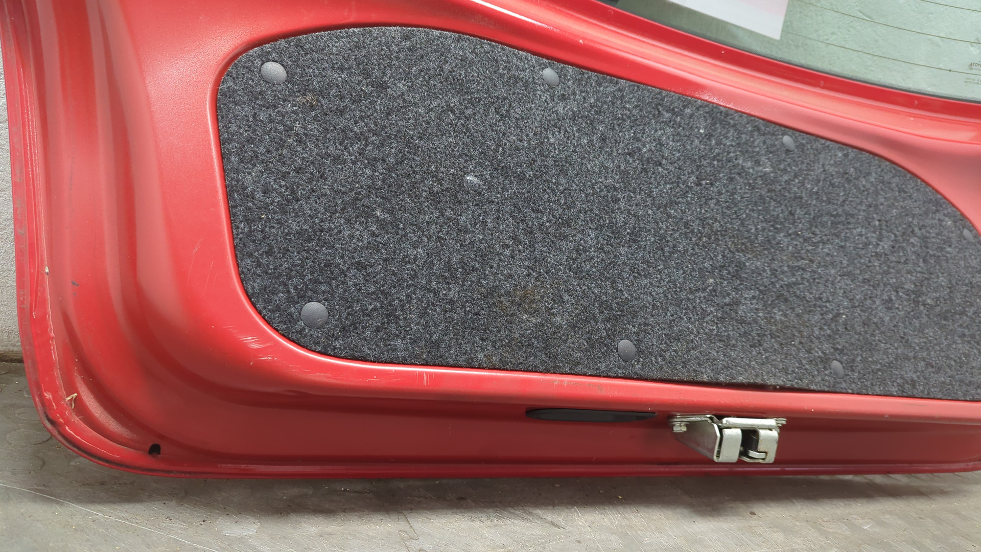 Дверь багажника