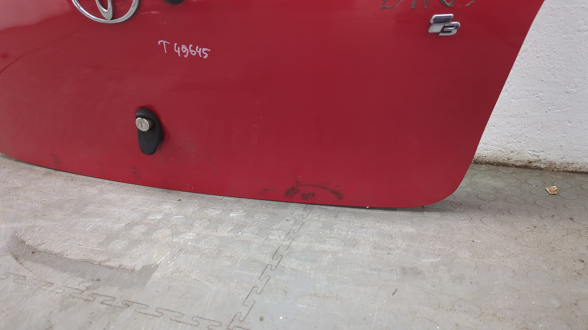 Дверь багажника