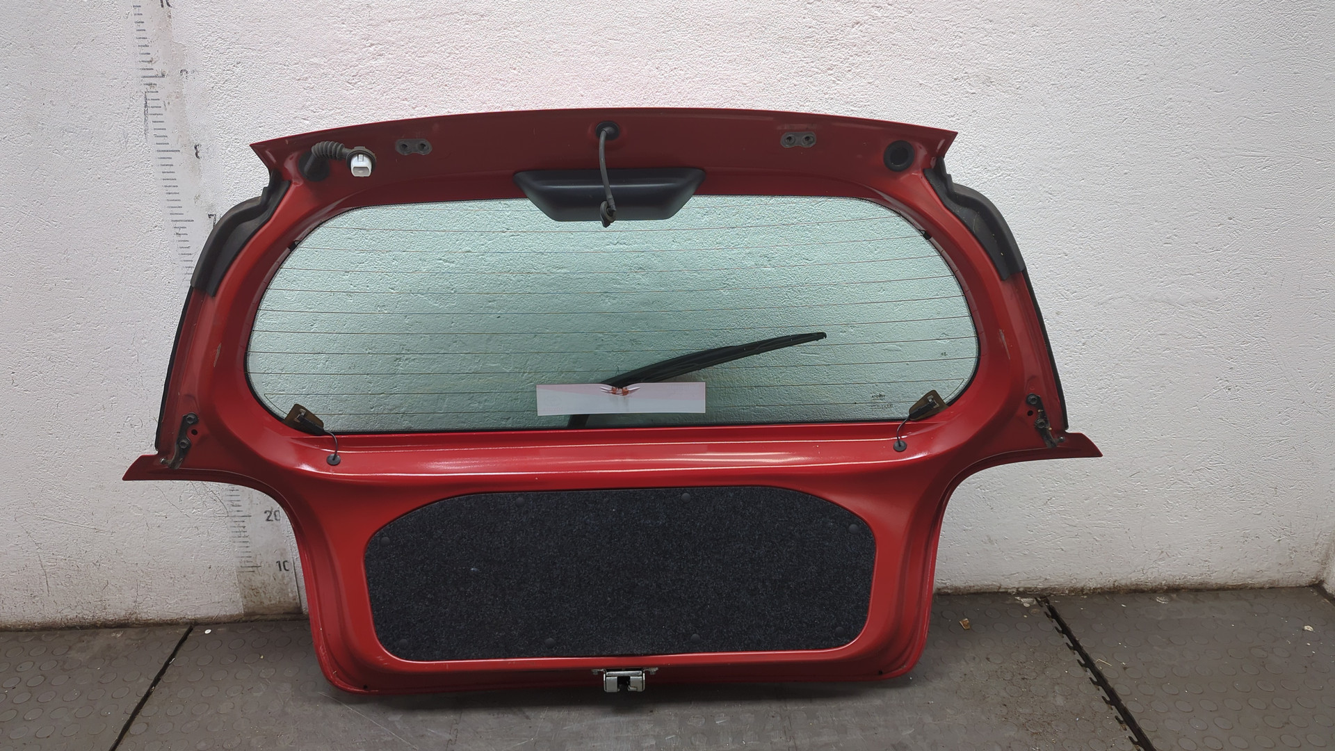 Дверь багажника