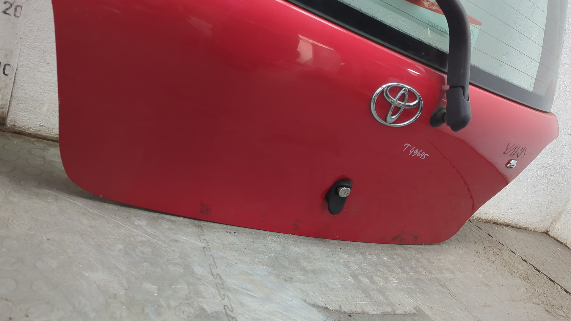 Дверь багажника