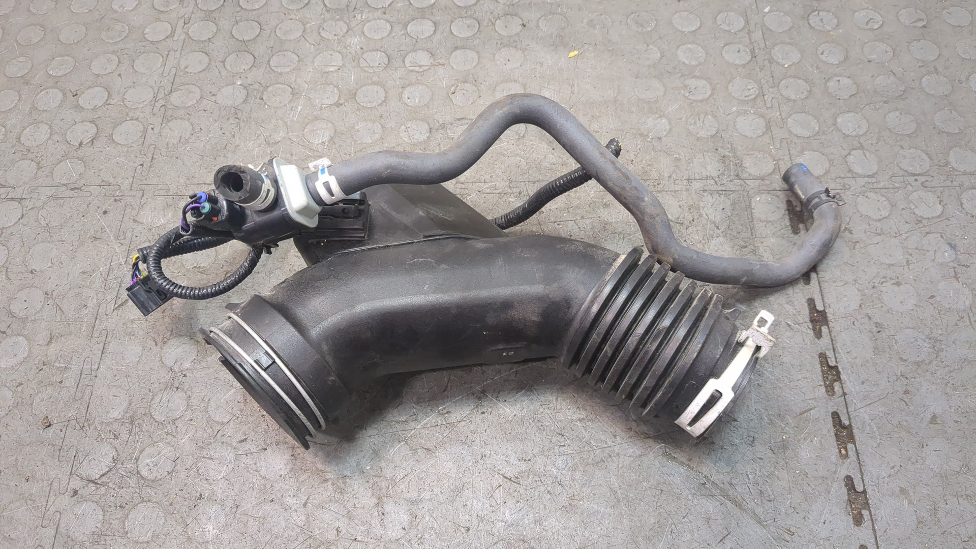 Патрубок воздушного фильтра