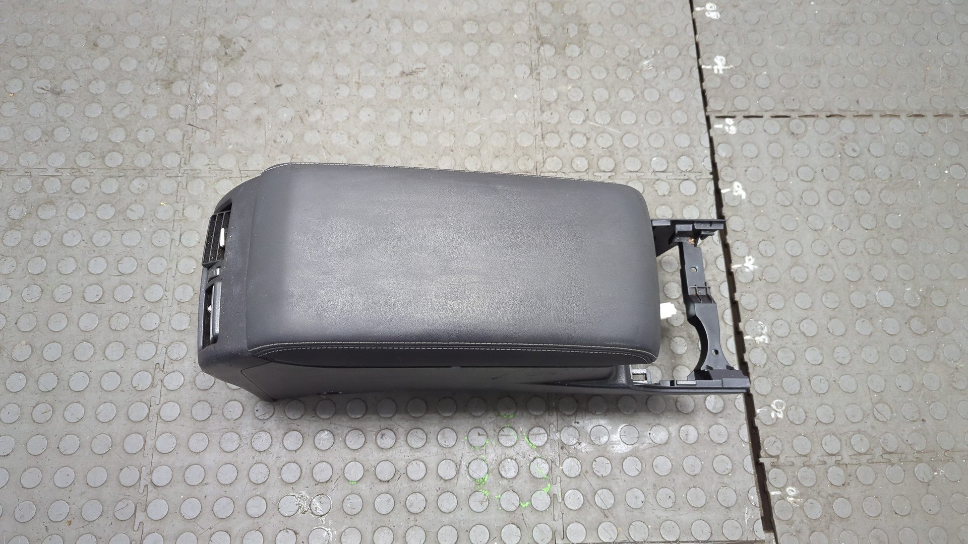 Подлокотник