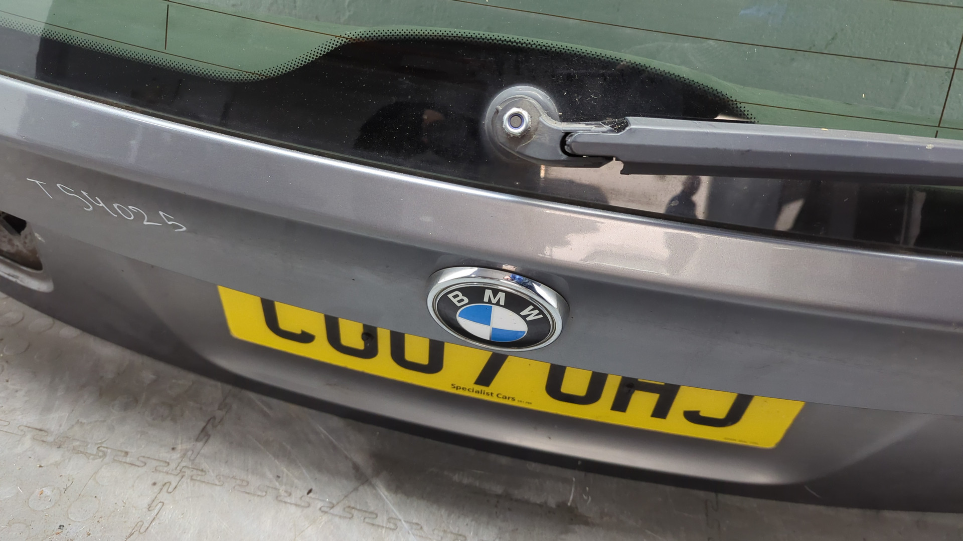 Дверь багажника