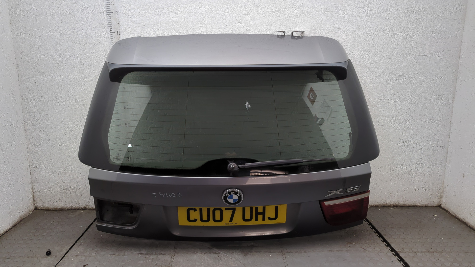 Дверь багажника