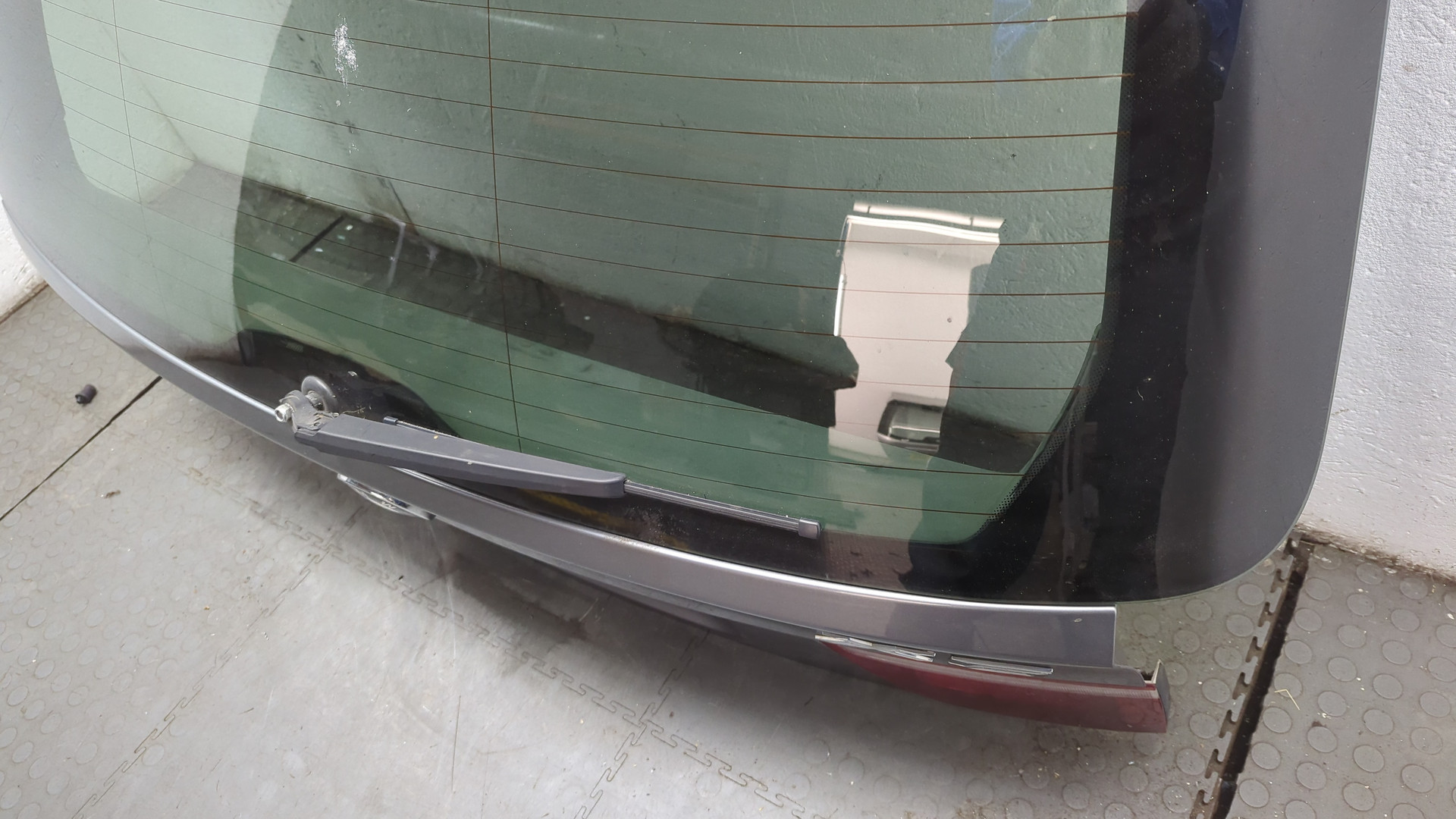 Дверь багажника