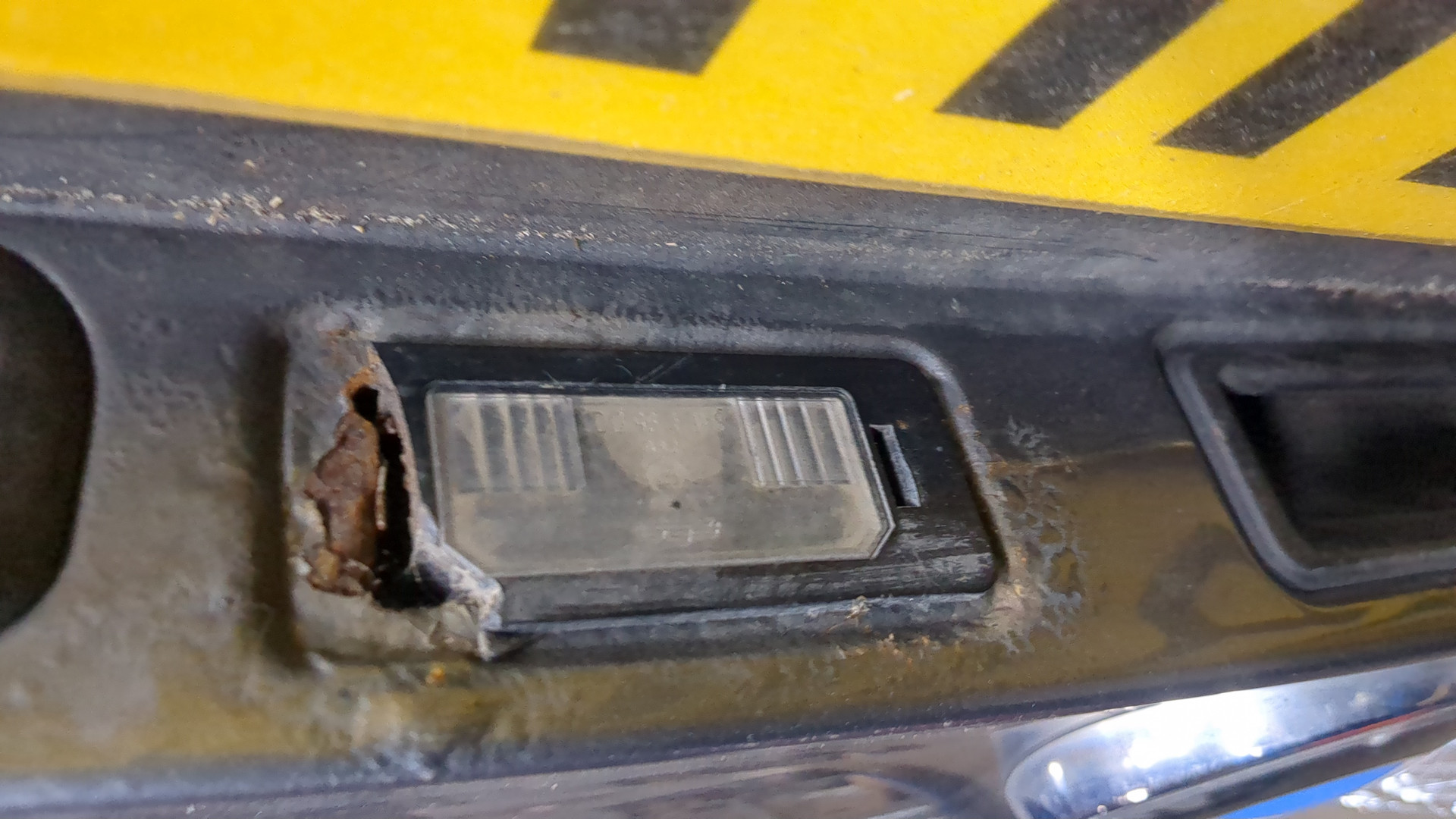 Дверь багажника