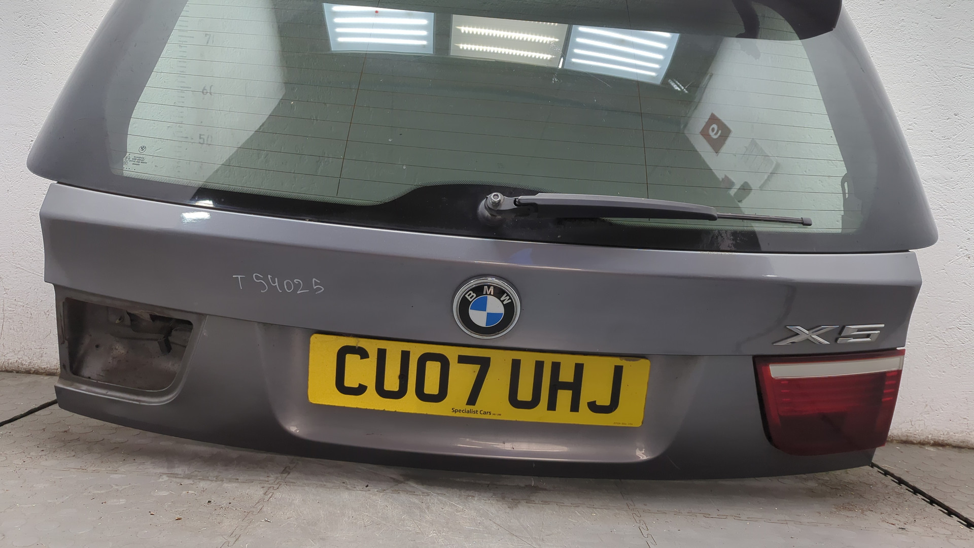 Дверь багажника