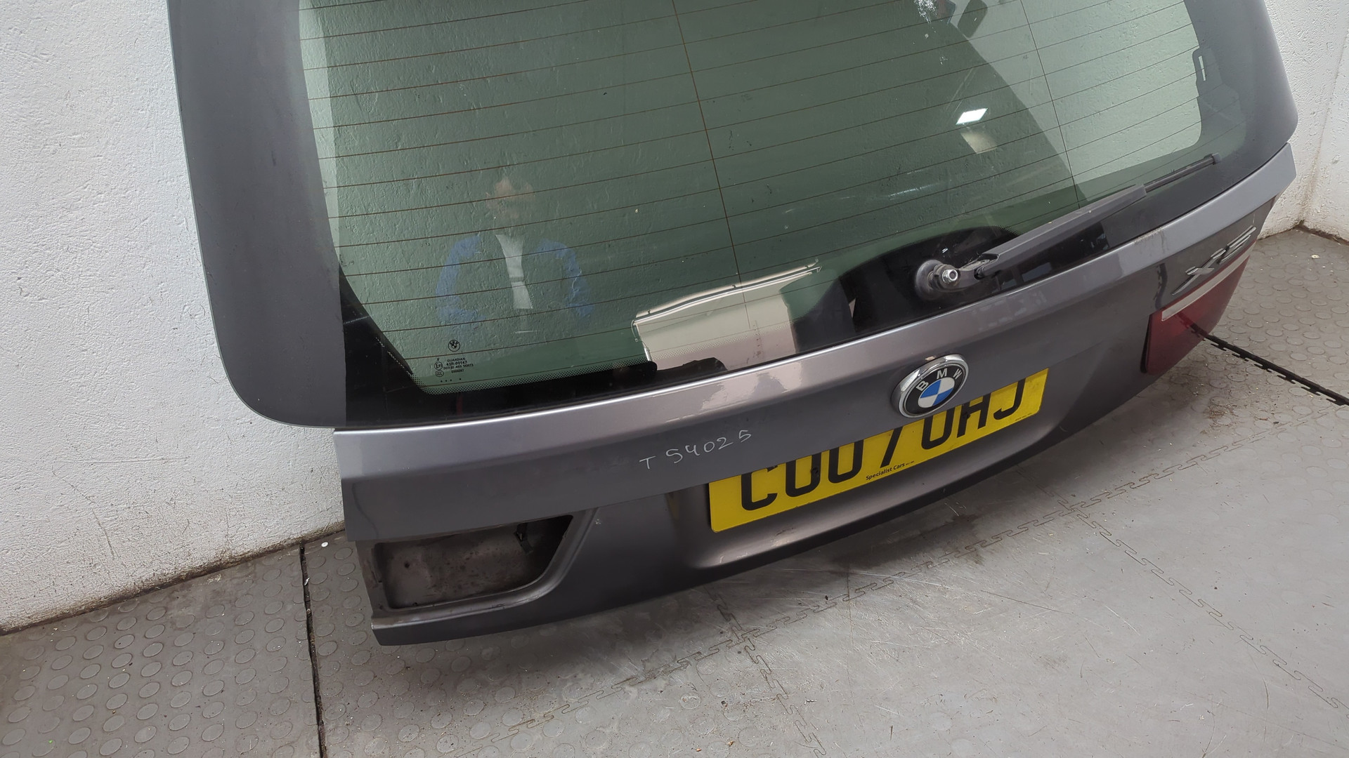 Дверь багажника