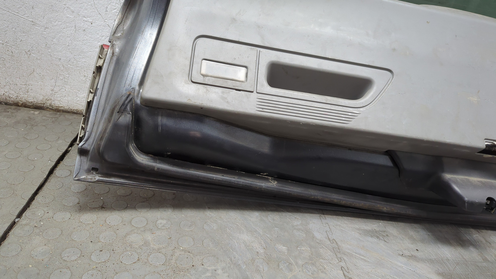 Дверь багажника