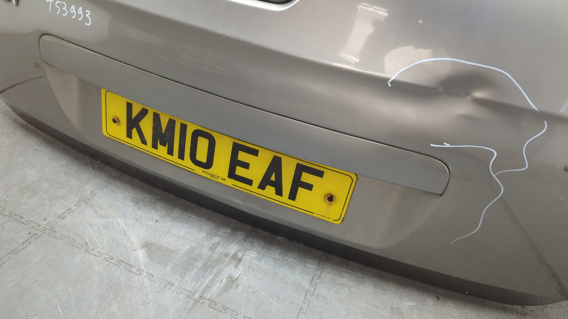 Дверь багажника