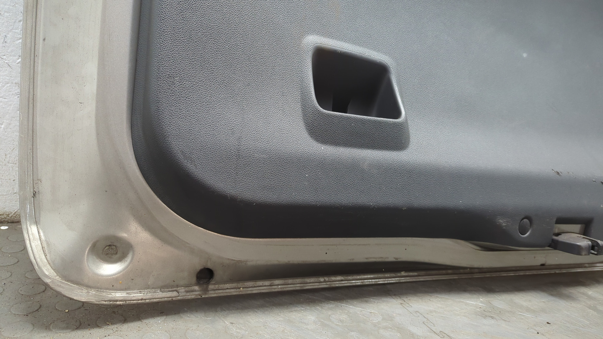 Дверь багажника