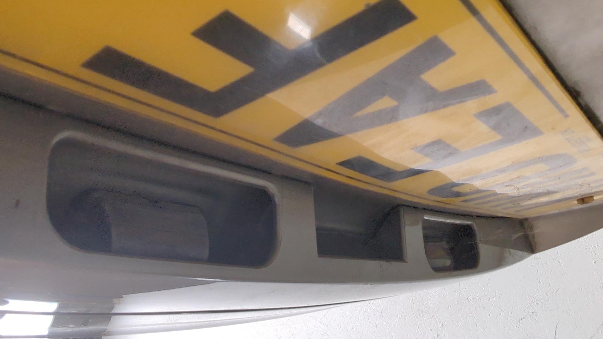 Дверь багажника