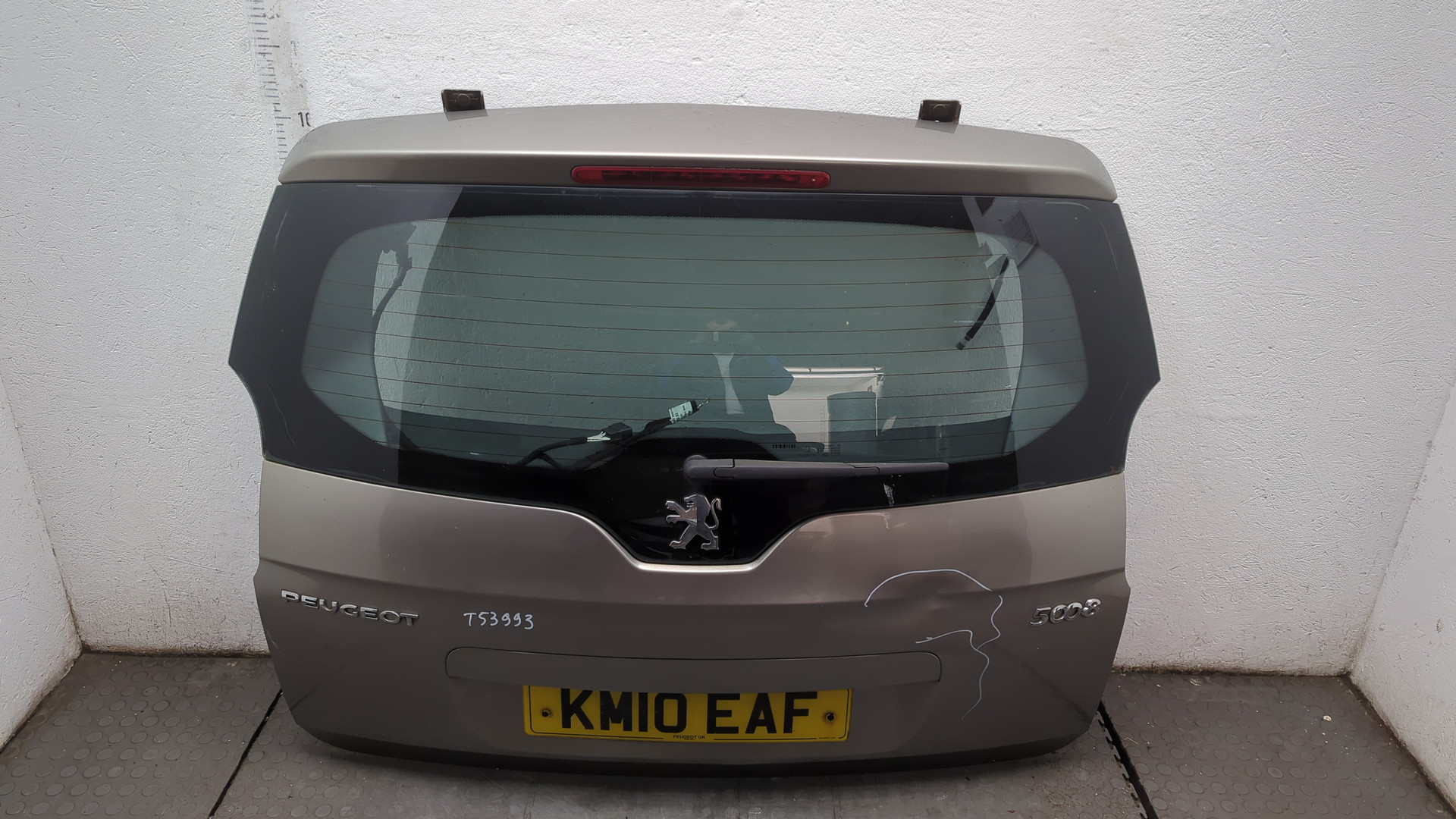 Дверь багажника