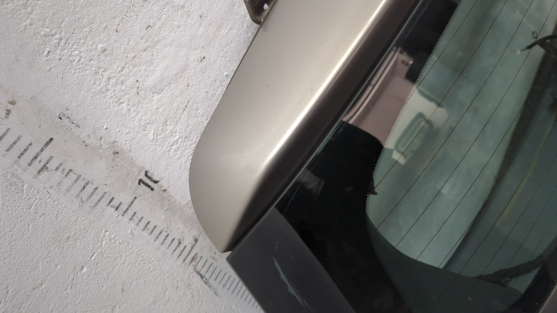 Дверь багажника