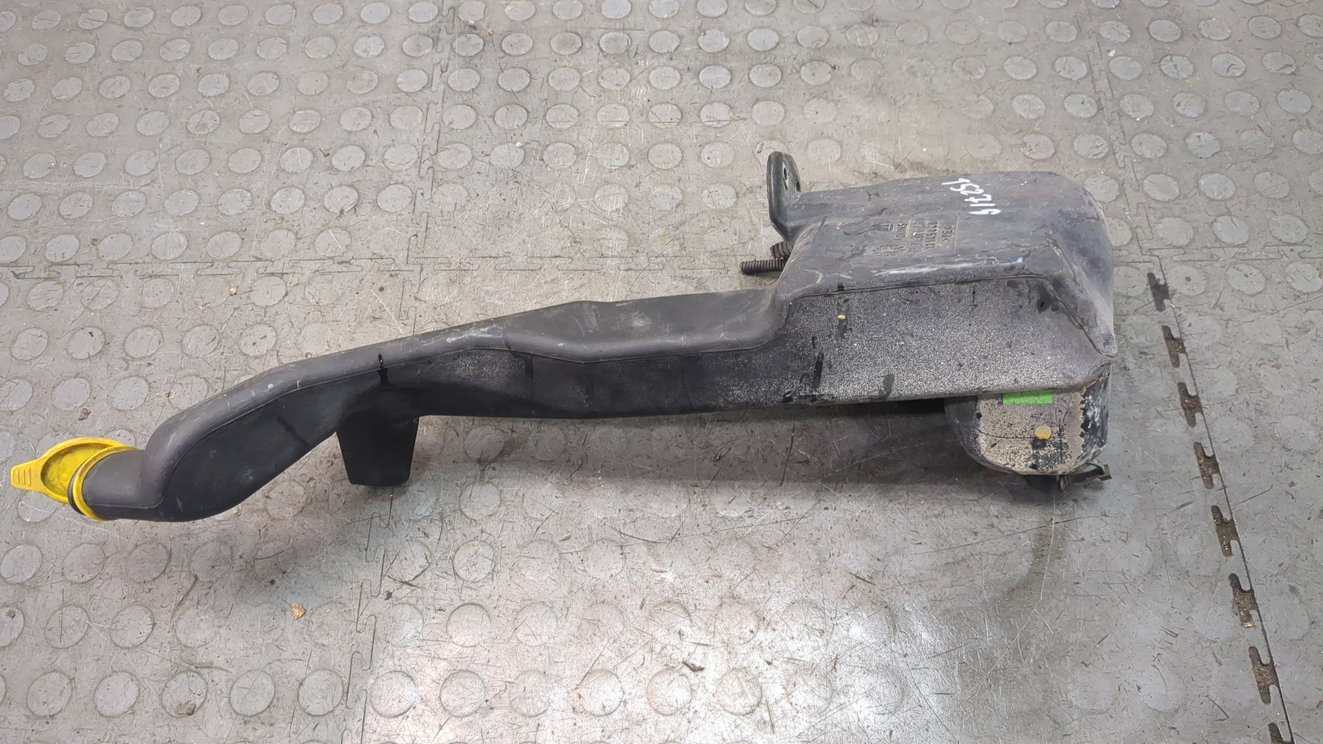 Бачок омывателя лобового стекла