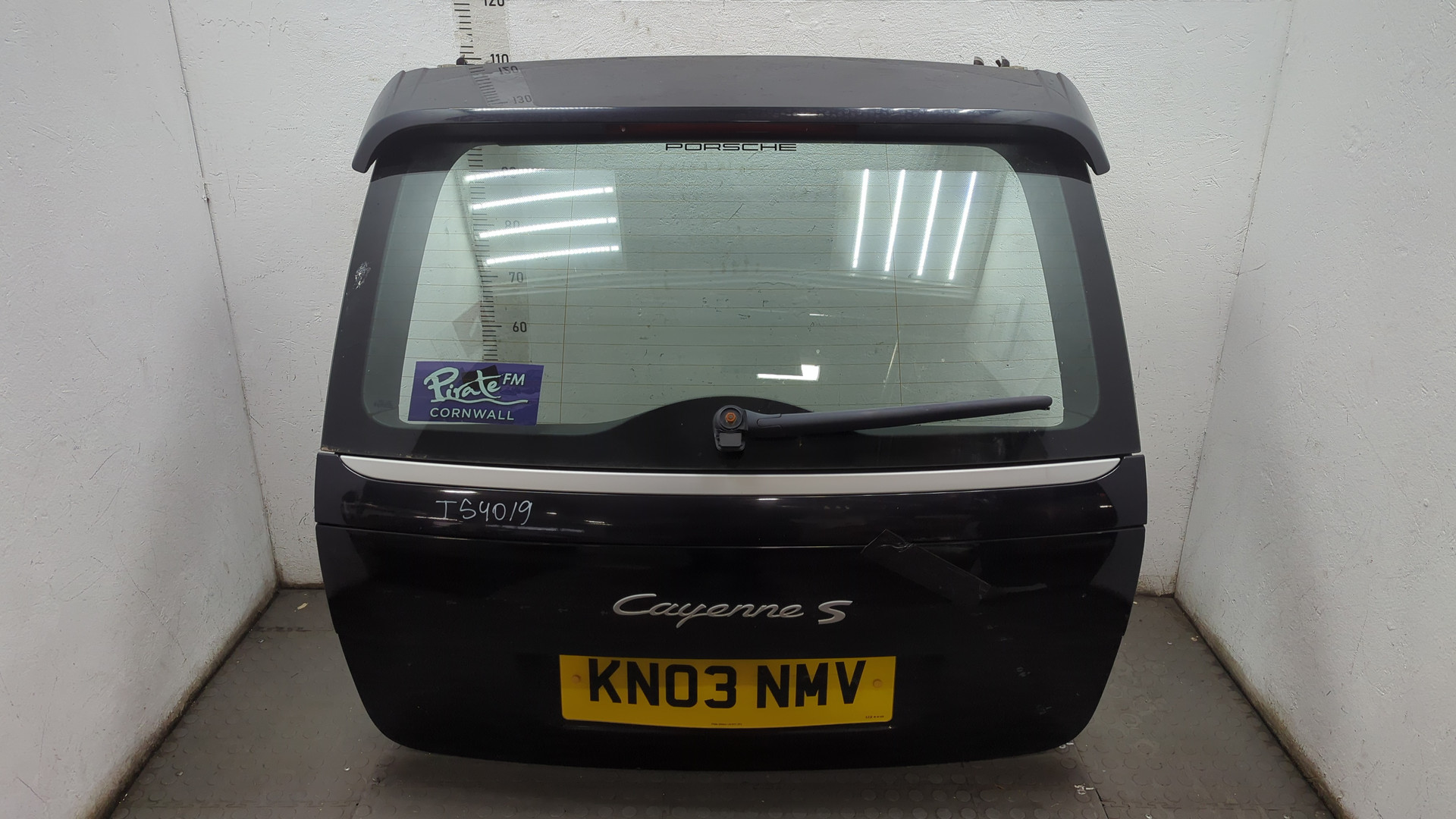 Дверь багажника