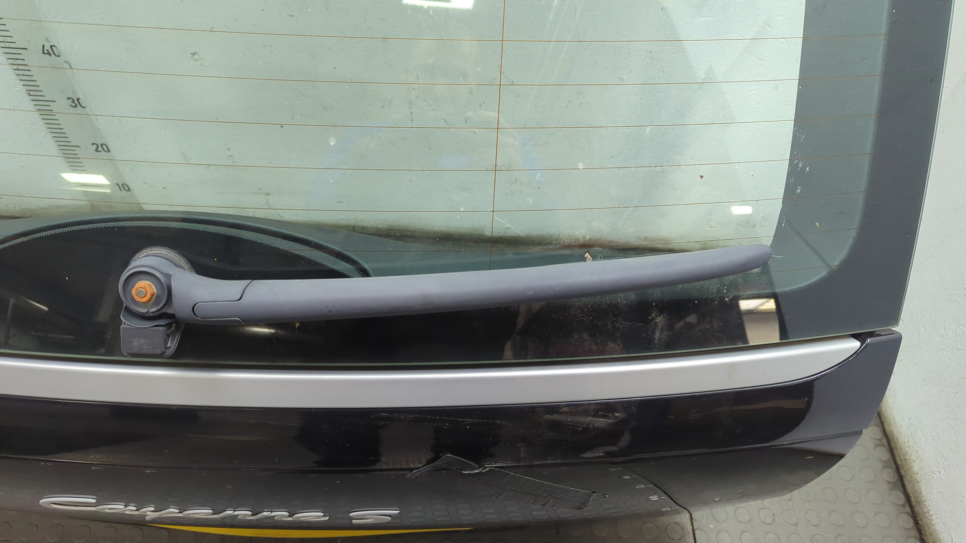 Дверь багажника