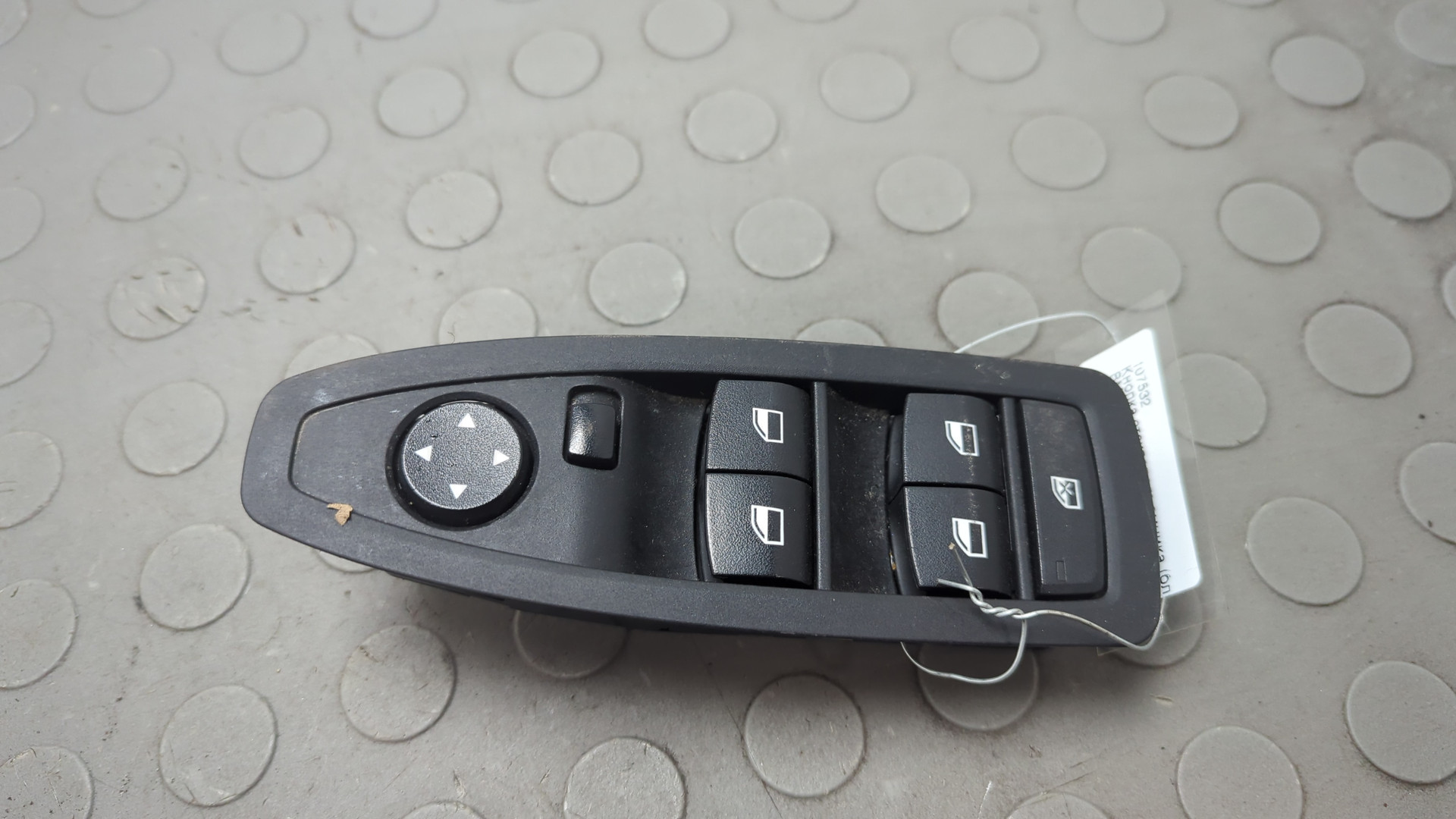 Кнопка стеклоподъемника