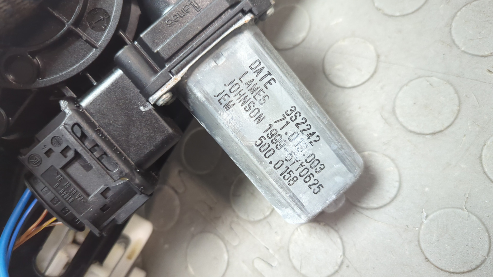 Стеклоподъемник электр. передний левый