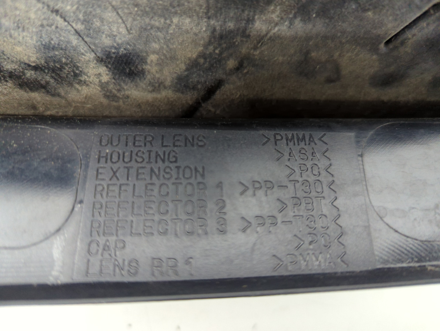 Фонарь задний правый