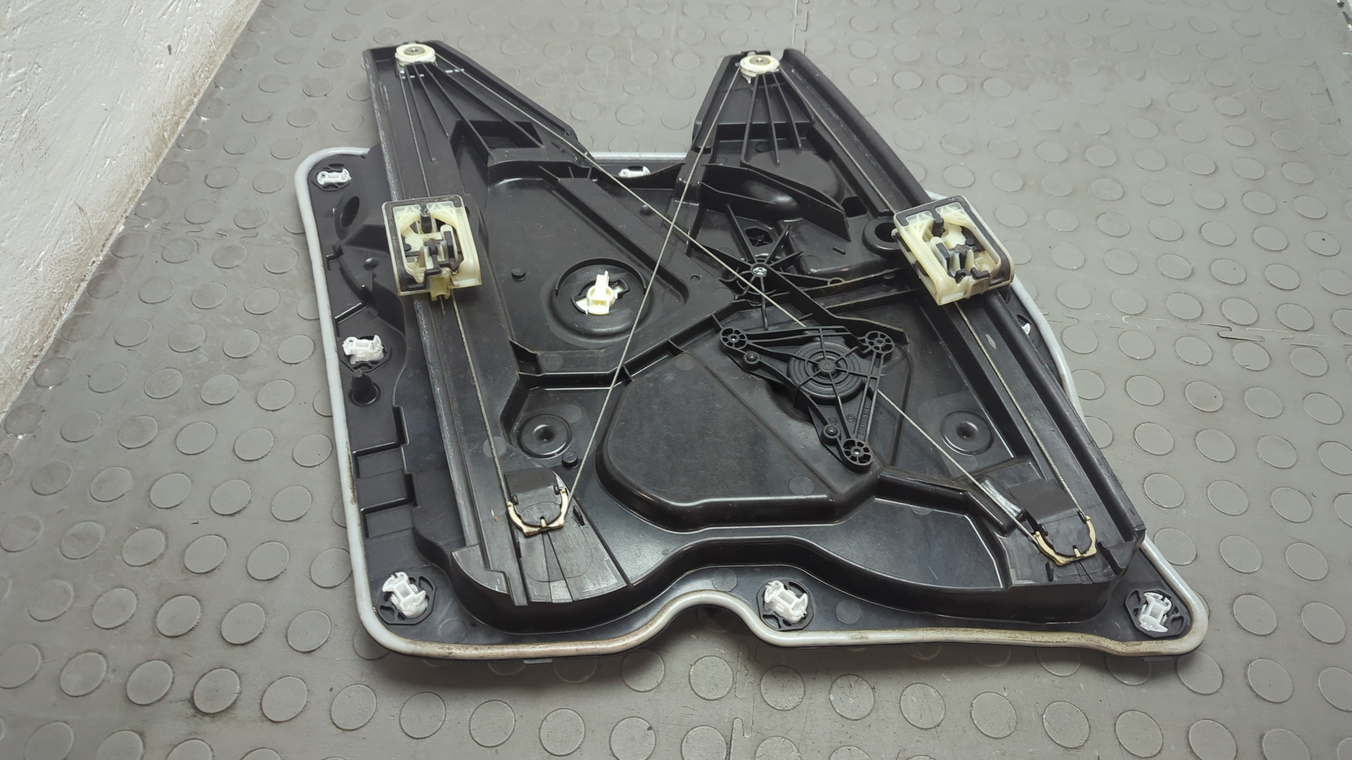 Стеклоподъемник электр. передний правый