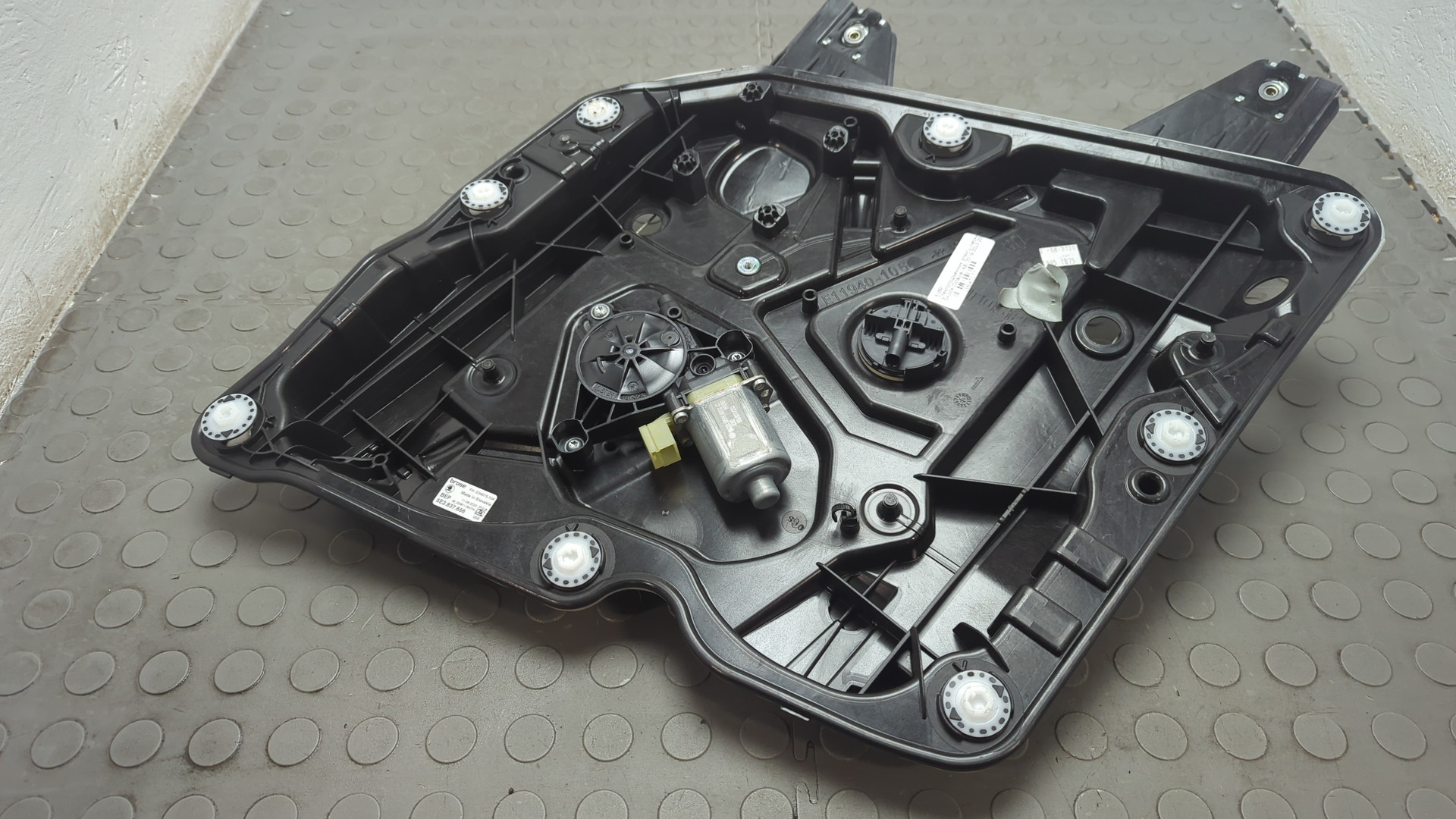 Стеклоподъемник электр. передний правый