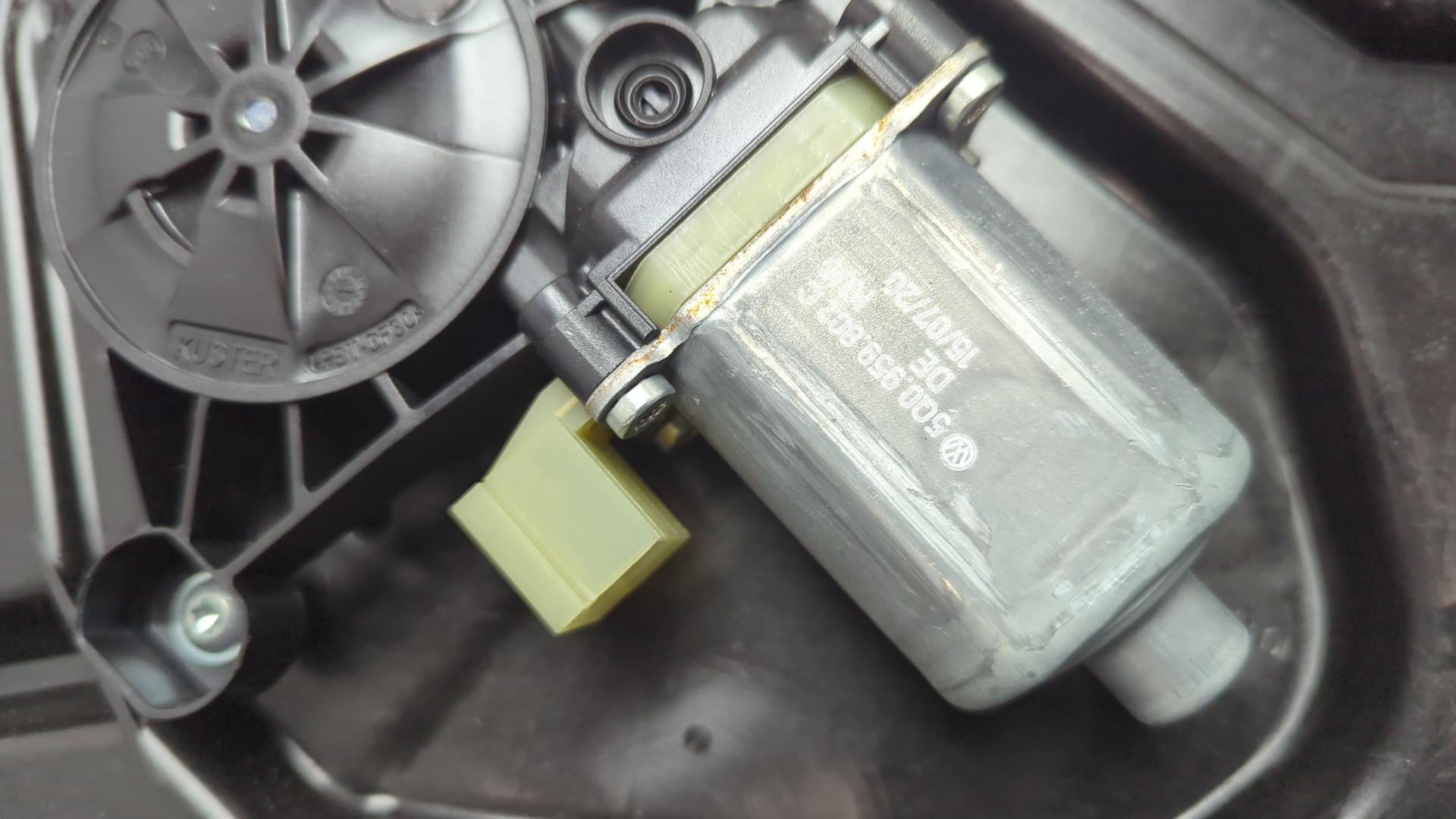 Стеклоподъемник электр. передний правый