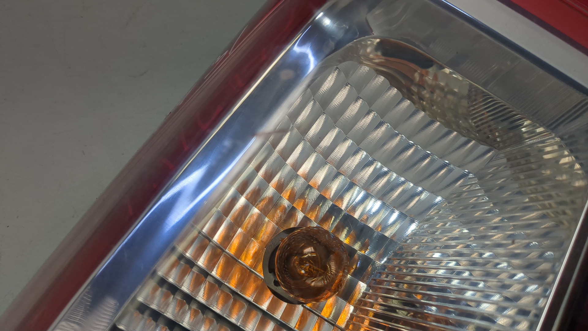 Фонарь задний левый