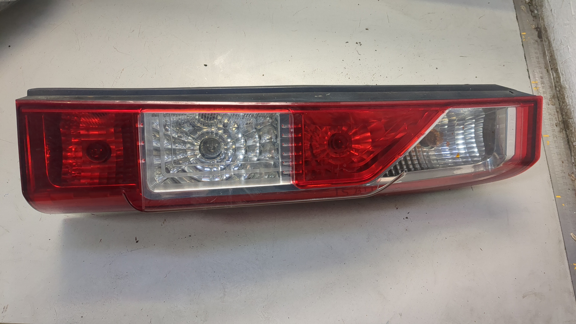 Фонарь задний правый