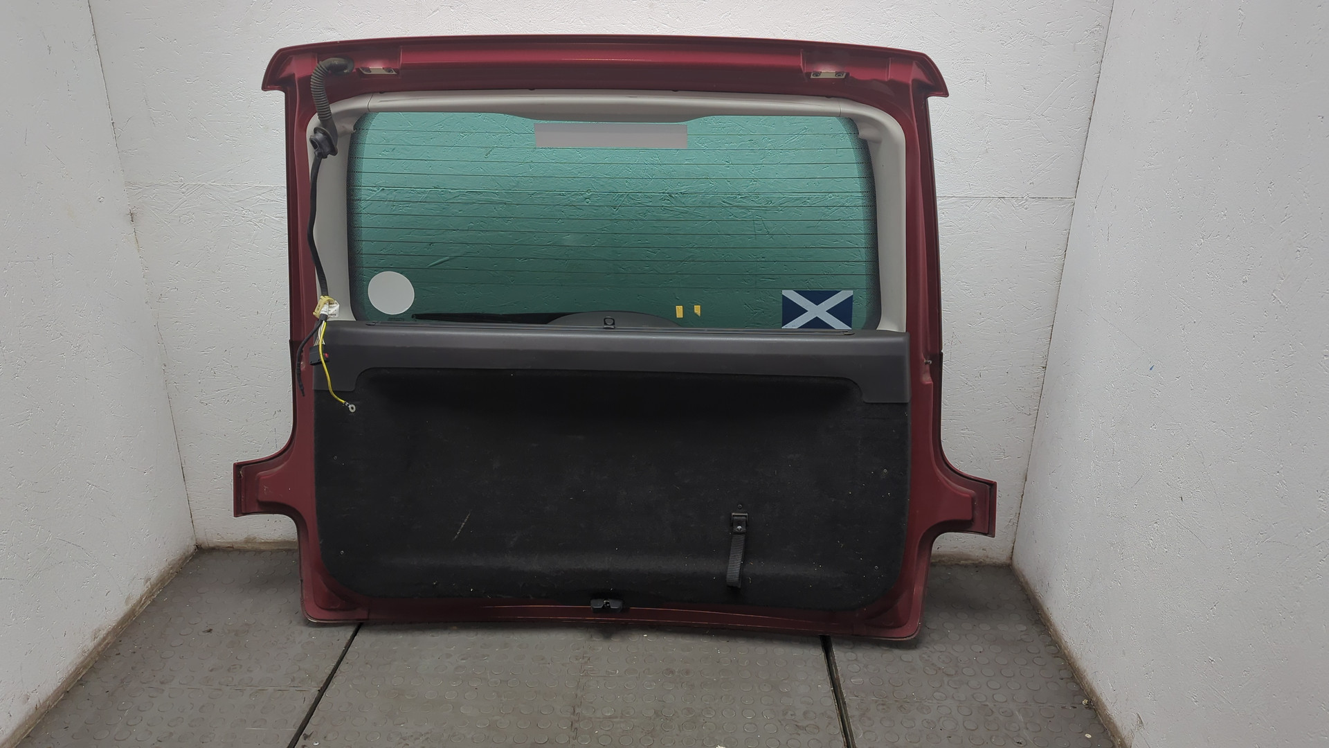 Дверь багажника