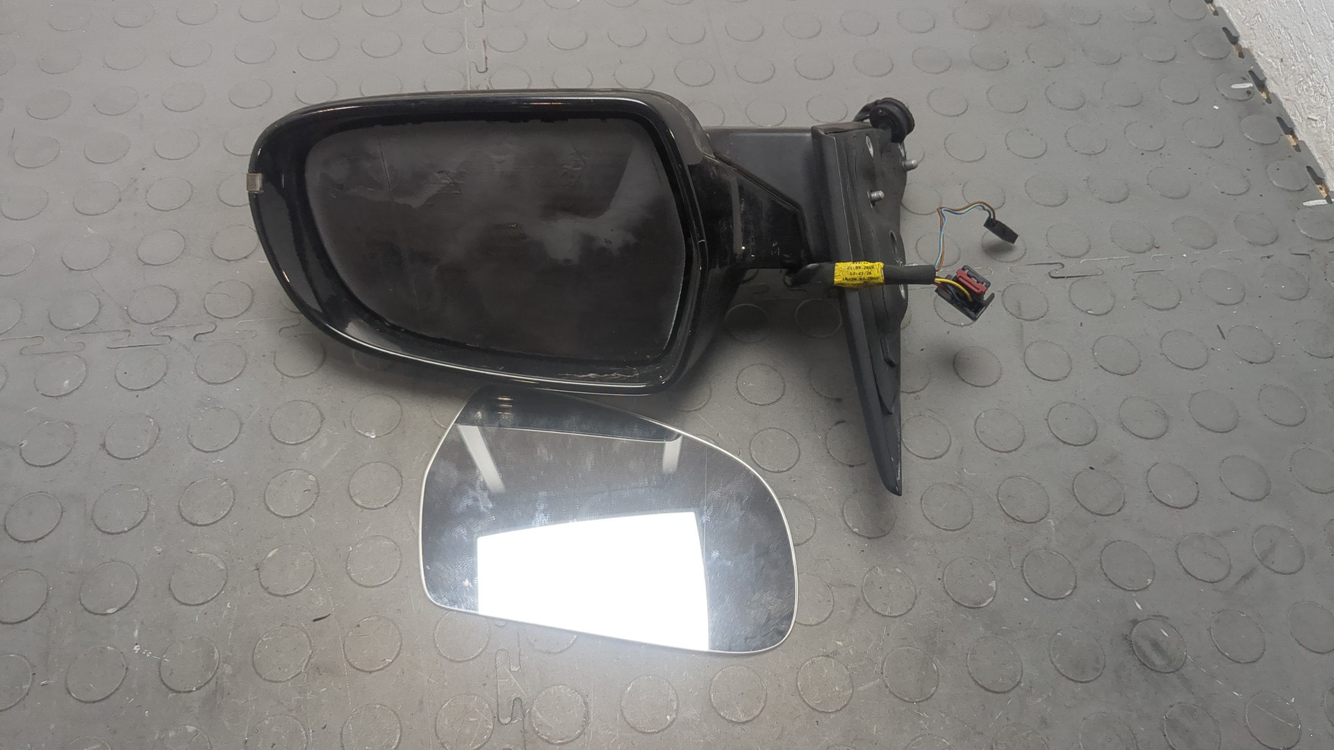 Зеркало правое электрическое