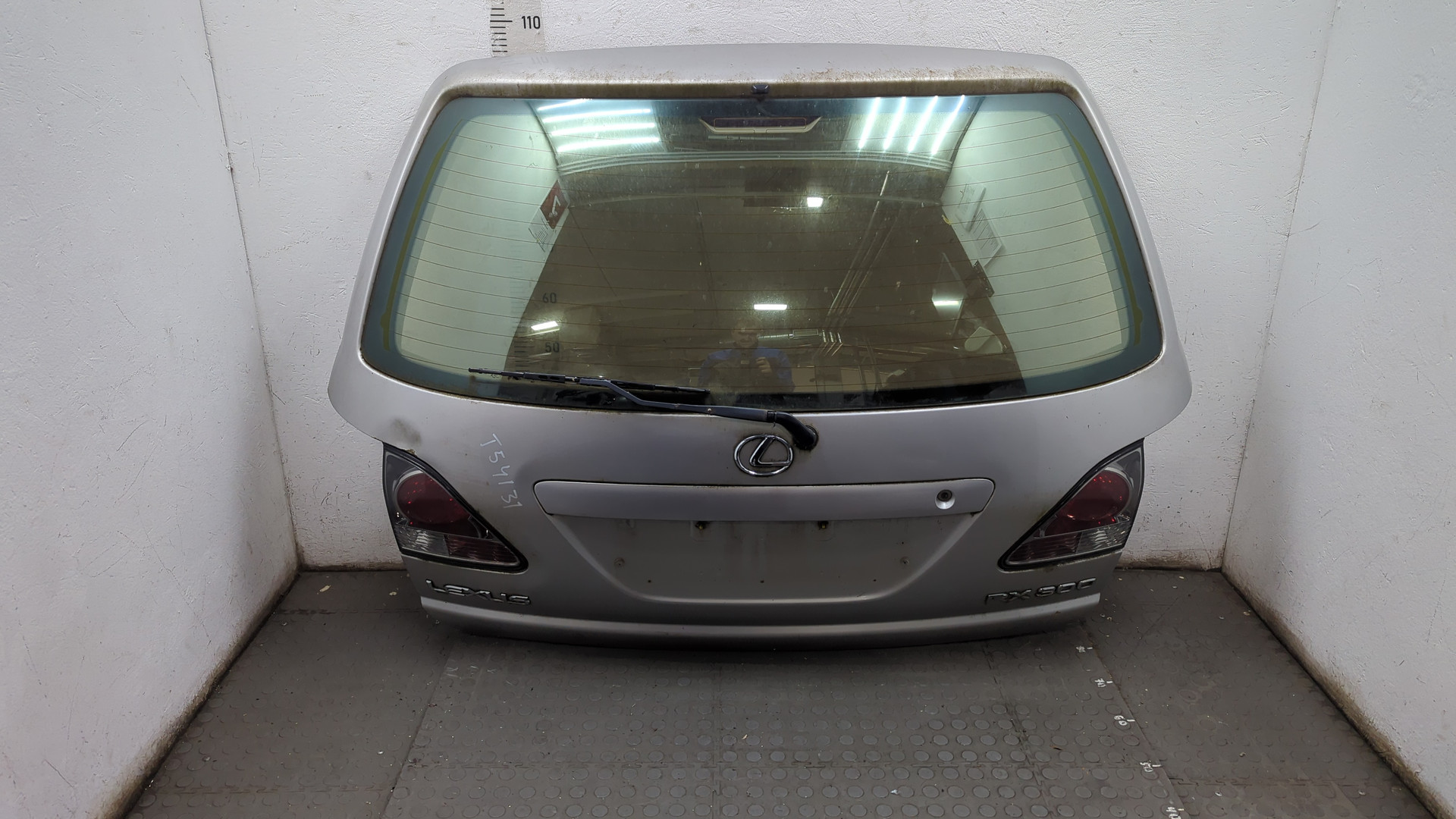 Дверь багажника