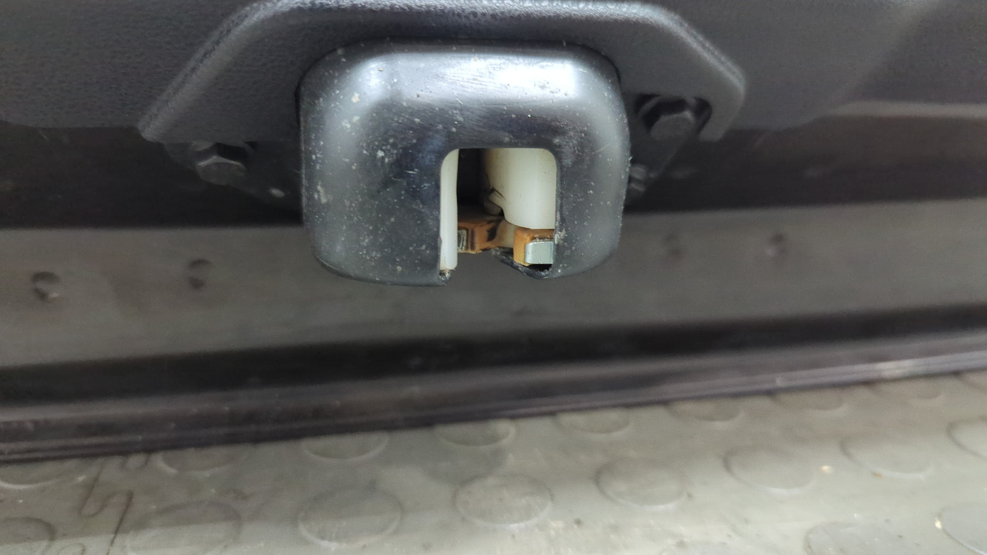 Дверь багажника