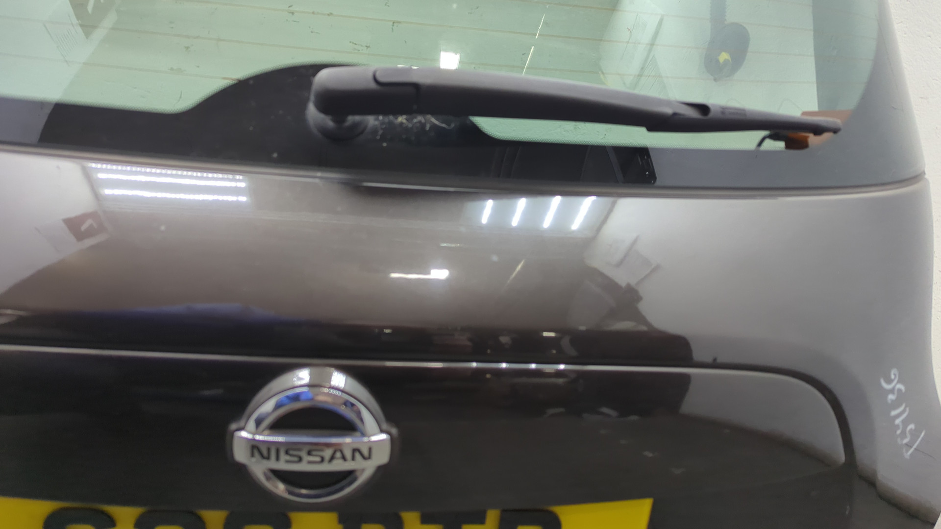 Дверь багажника