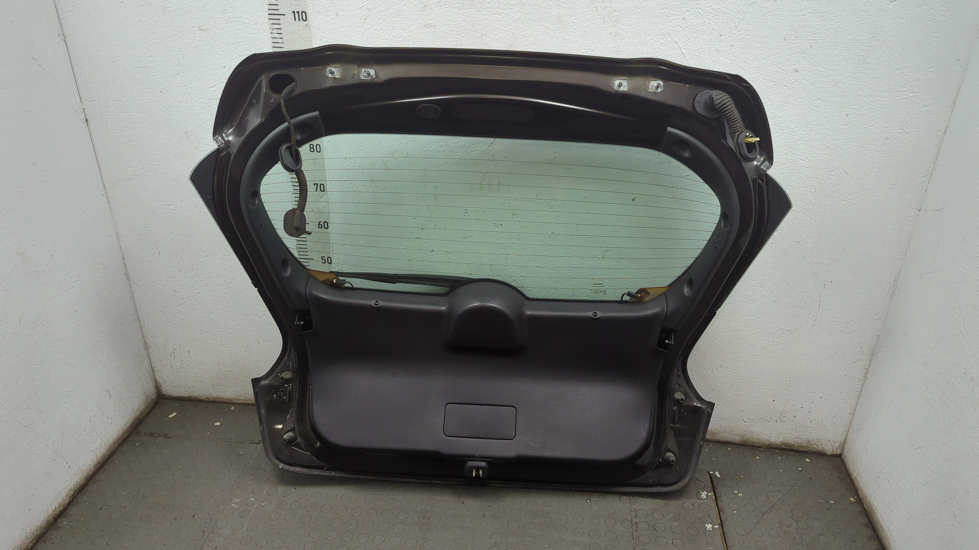 Дверь багажника