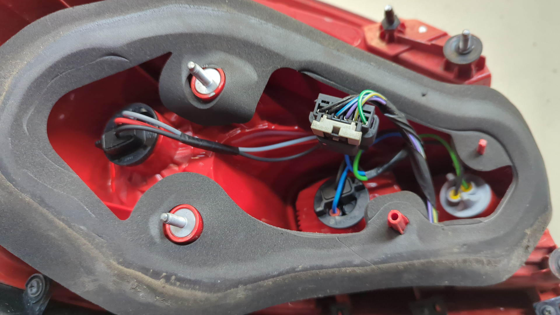 Фонарь задний левый