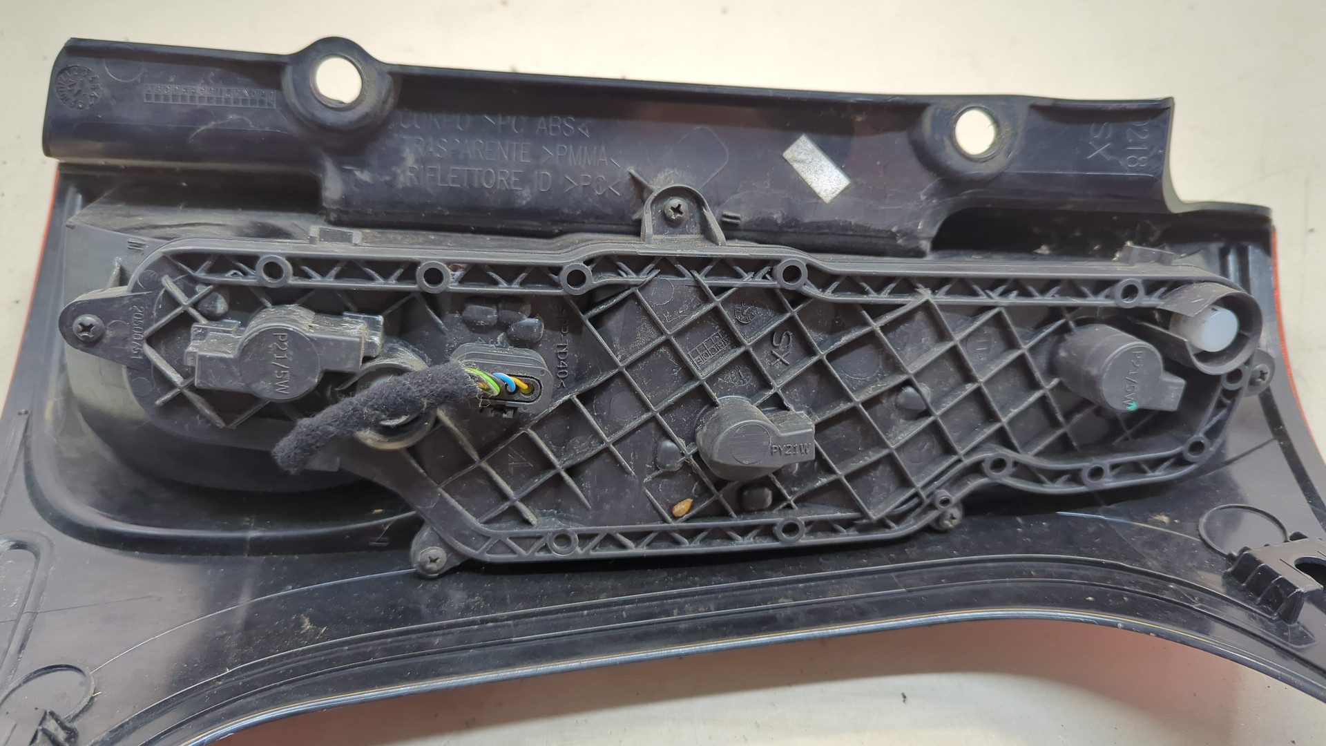 Фонарь задний левый